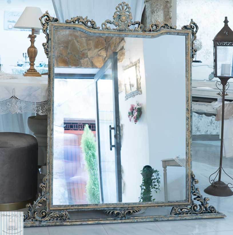 Specchio da parete in stile shabby chic con fregi ed effetto vintage [PEZZO  UNICO]