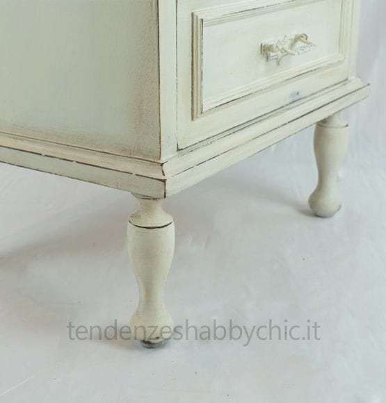 piedi comodino shabby chic