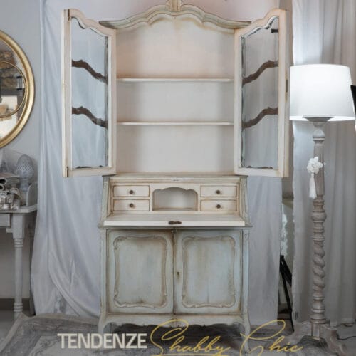 credenza con vetrina aperta 1