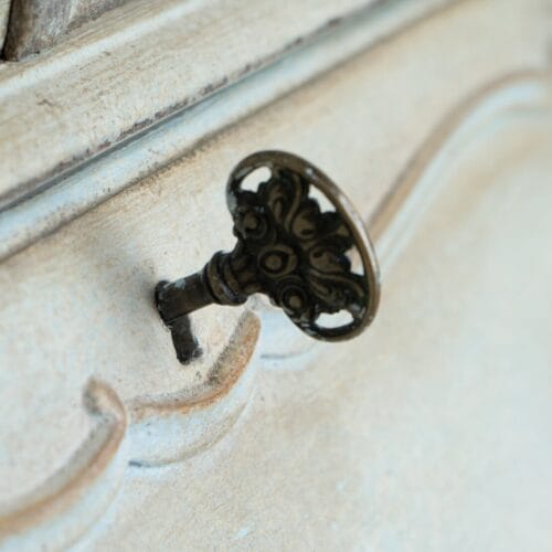 credenza dettaglio chiave 1