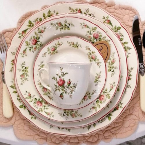 Alternative view of Servizio di piatti con fiori per 6 persone Moss Roses