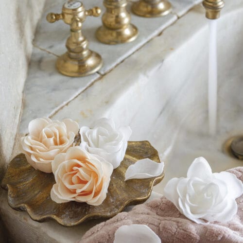 Scatola da 12 rose in fogli di sapone bianco e Rosa 5