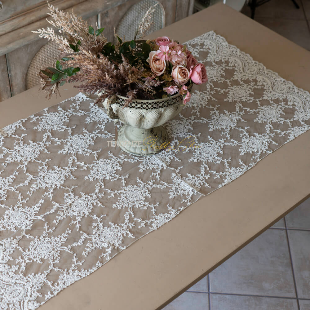 Chemin de table en dentelle Corinzio et festons couleur boue vintage 60 x 120 Chez Moi – Image 6