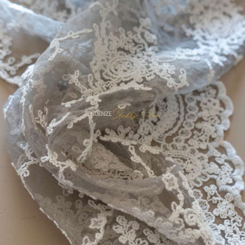 Chemin de table en dentelle Corinzio et festons couleur boue vintage 60 x 120 Chez Moi – Image 5