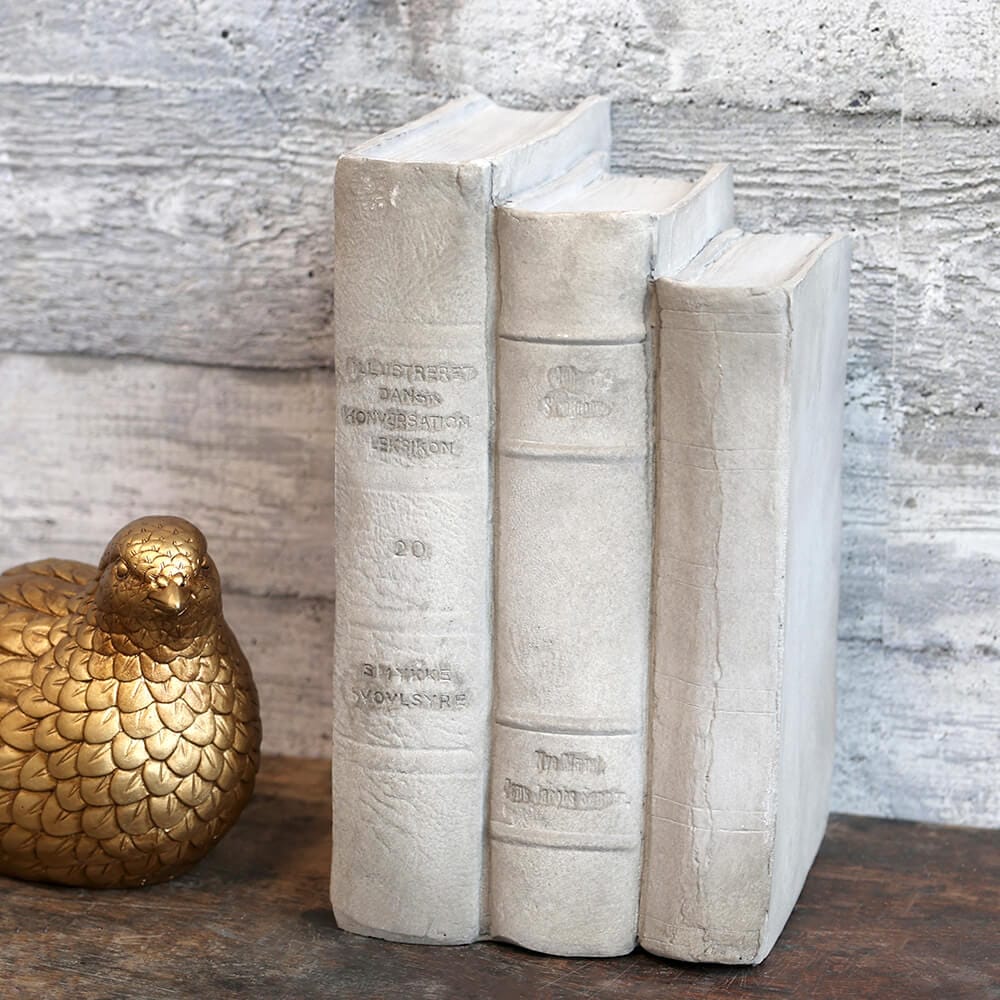 libri in gesso colore panna anticato