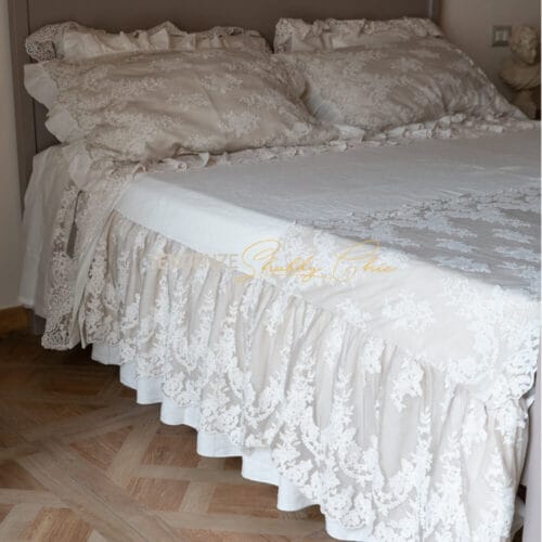 copriletto matrimoniale in lino e balza in pizzo versailles Chez Moi
