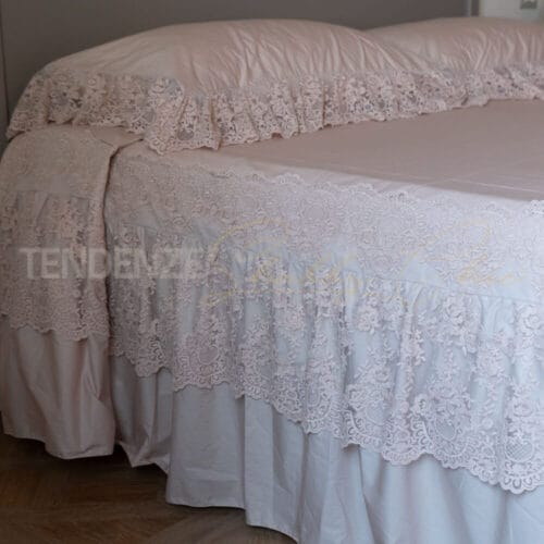 copriletto con balza in pizzo provenza fatta a mano Chez Moi