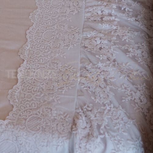 copriletto con pizzo provenza tema floreale Chez Moi