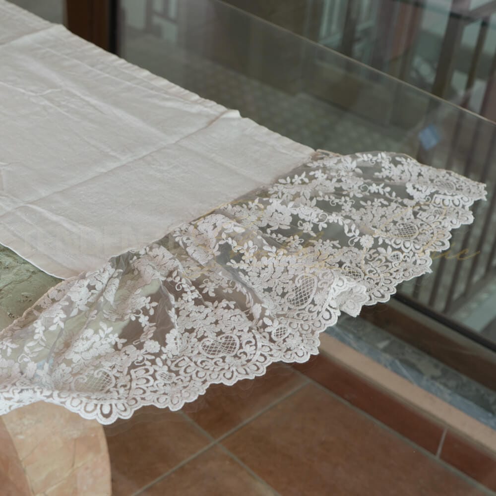 Chemin de table Vintage Mud Lin et dentelle Provenza – Image 2