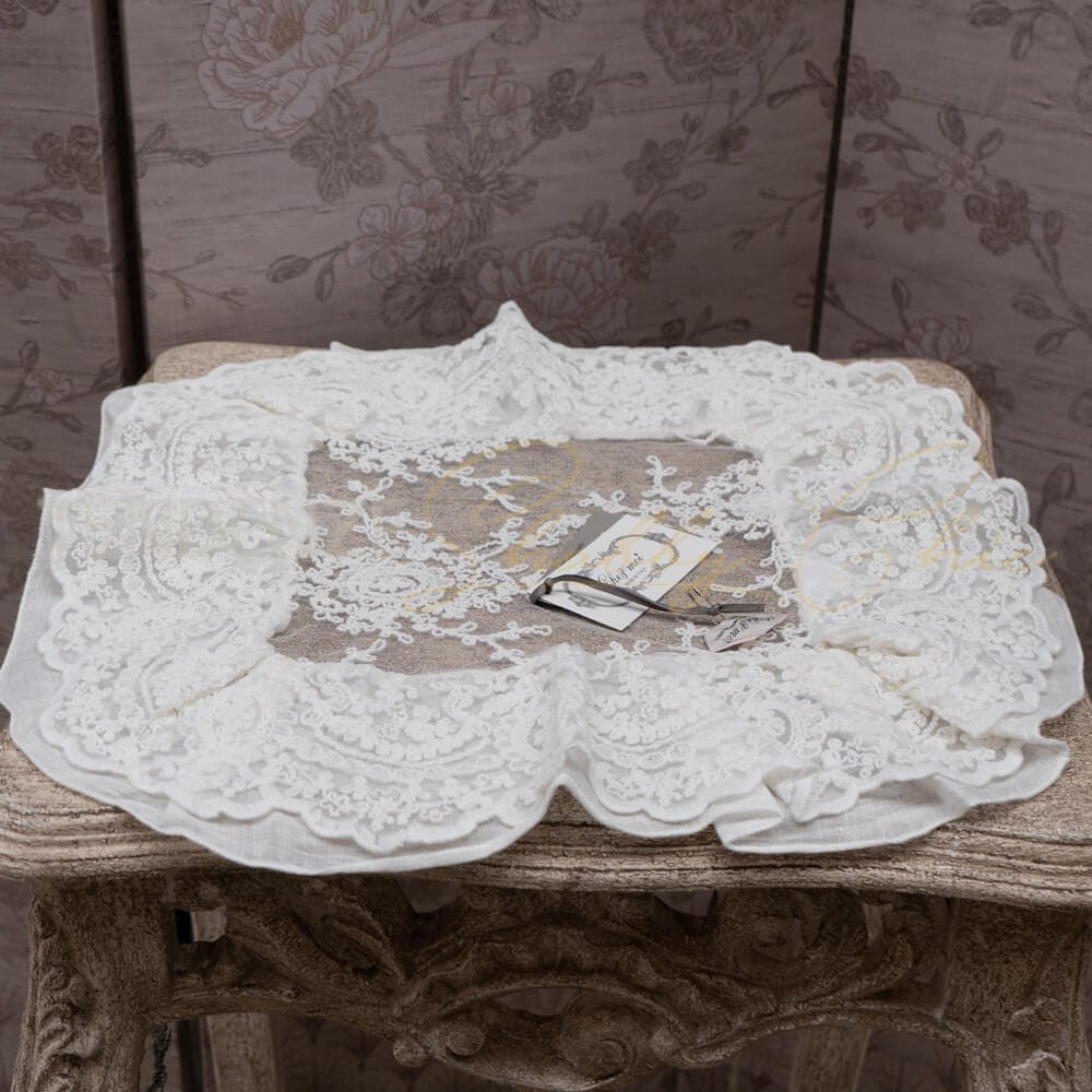 Centrotavola In Pizzo Shabby Chic Poly-Aurore – Bianco, 90x90 Cm, Ricamo Floreale Con Bordo Smerlato - 2