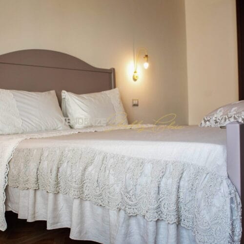 copriletto matrimoniale in lino e pizzo realizzato da chez moi per tendenze shabby chic