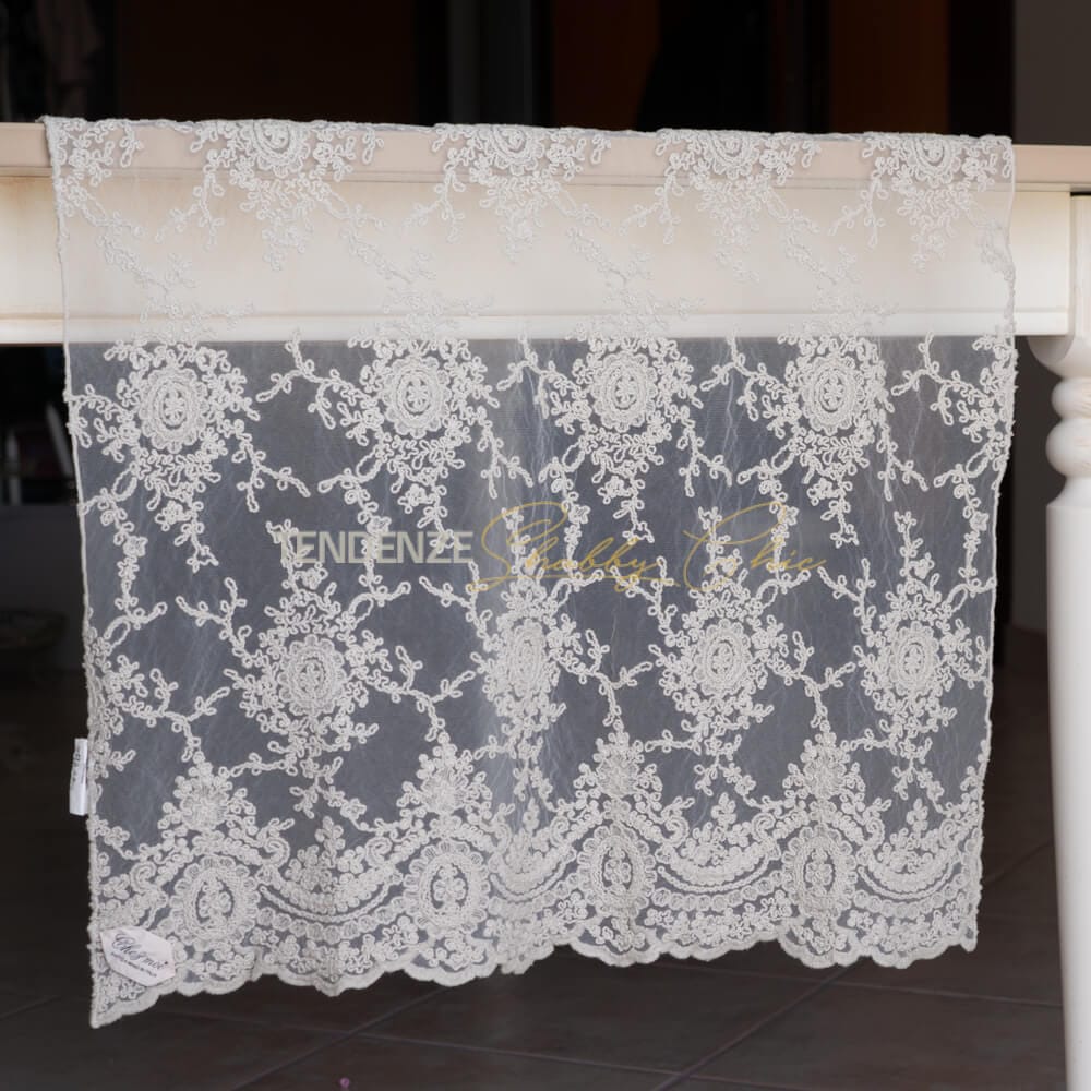 Chemin de table en dentelle Corinzio et festons Argile 60 x 120 Chez Moi