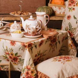 tovaglia stampa fiori su fondo avorio Nuvole di Stoffa