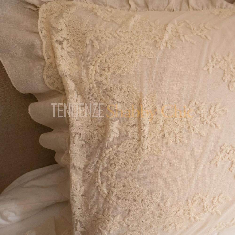 Deux taies d'oreiller en percale et dentelle Versailles Biscuit – Image 4
