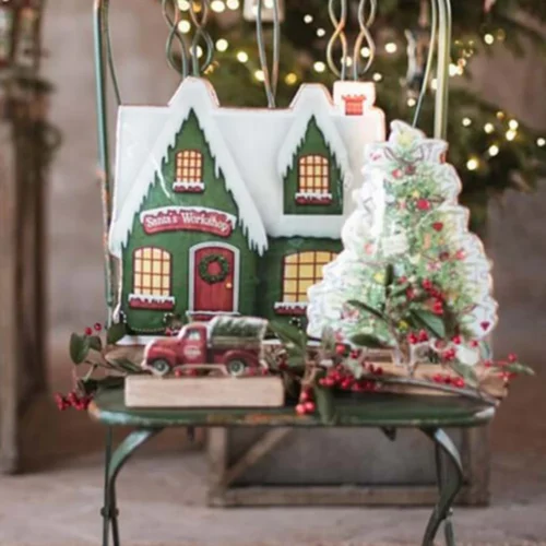 Alternative view of Casa di Babbo Natale in metallo su piedistallo Blanc Mariclo