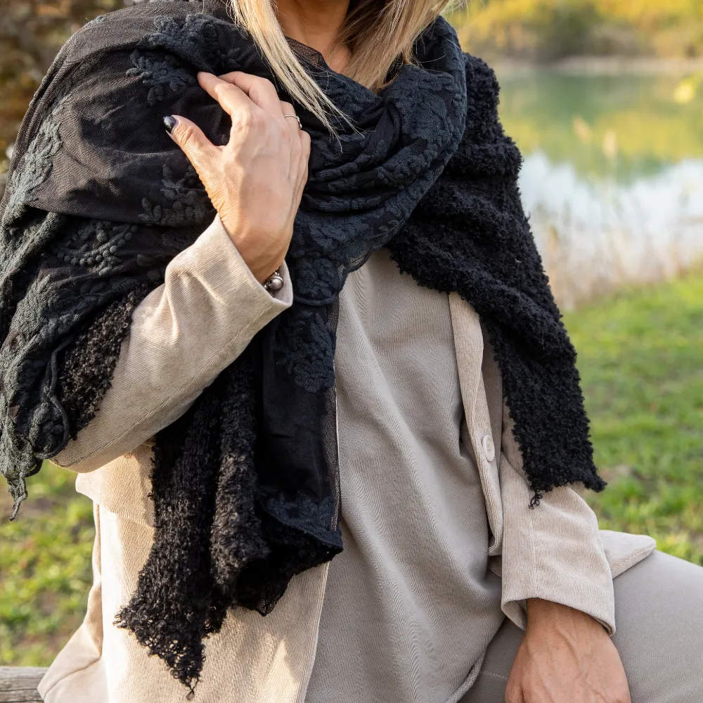 Veste Courte Roberto Cavalli En Laine Bouclée Et Plumes D'Autruche - Taille M - Occasion Très Bon État