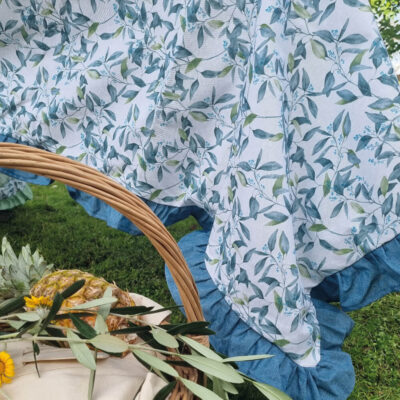 L'Atelier 17 Mantel de algodón resinado con estampado de hojas y volante azul - 3 tallas