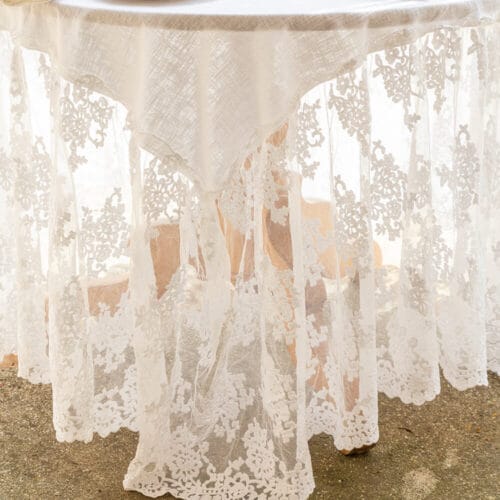 Nappe Blanche Chic Brodée en Dentelle – Les Nappes