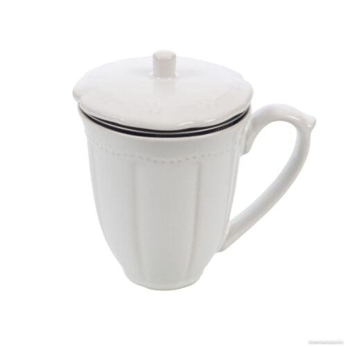 Taza de porcelana blanca con filtro Romy y tapa.