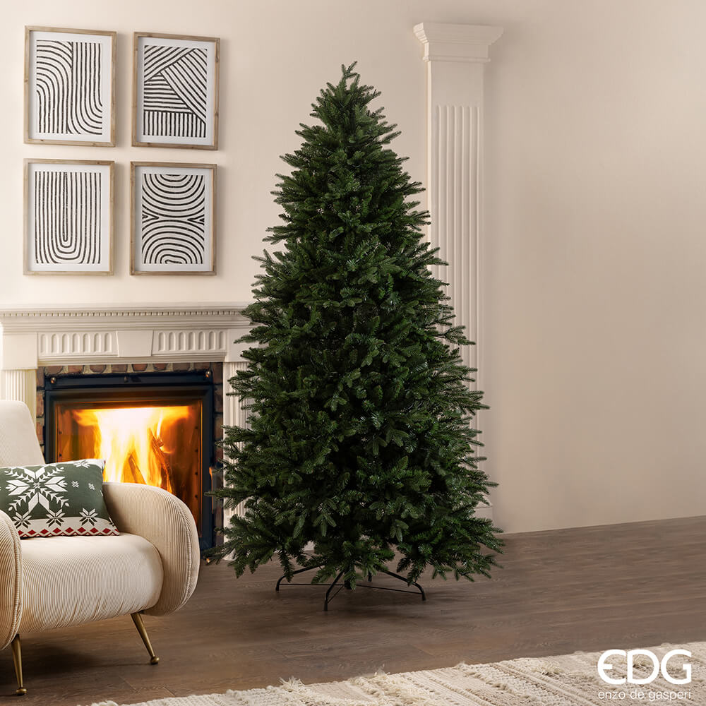 Albero di Natale artificiale Pino Cristallo di EDG Enzo de Gasperi, alto 210 cm e con un diametro di 124 cm, 1250 rami in PE e 1101 rami in PVC, ignifugo, con base in metallo.