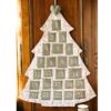 Calendario dell'Avvento in tessuto a forma di albero di Natale con tasche numerate della collezione Ricordi di Nuvole di Stoffa, dimensioni 35x84 cm.