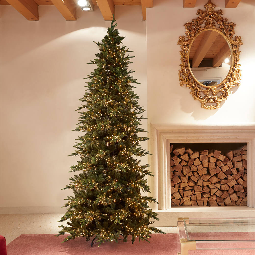 Albero di Natale artificiale Pino New Luxury di EDG, 240 cm, illuminato con 4000 LED, 2959 rami, colore verde naturale, per uso interno.