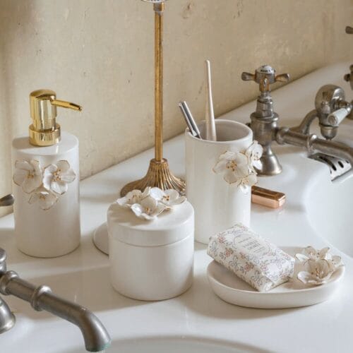 Mathilde M. Set bagno in ceramica bianco con fiori Amour de Fleurs