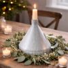 imbuto rovesciato in metallo portacandela bianco shabby