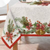 Tovaglia natalizia collezione Vischio con decorazioni festive, realizzata in cotone effetto lino, disponibile in quattro dimensioni.