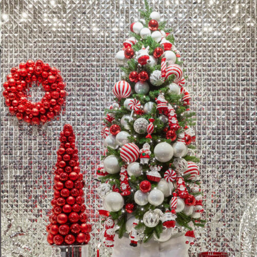 albero di natale pieno di palline
