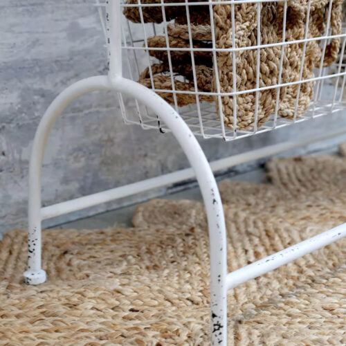 dettaglio supporto in metallo con 6 cestini