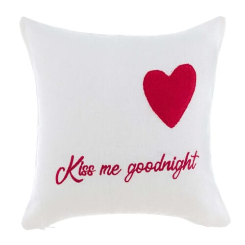 Cuscino Blanc Mariclò in lino bianco 40x40 cm con ricamo rosso "Kiss Me Goodnight" e cuore decorativo, lavabile e sfoderabile.