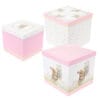 Set di 3 scatole quadrate in carta decorata con coniglietti e fiori pastello. Dimensioni: piccola 20x20x18 cm, media 23x23x21 cm, grande 25x25x23 cm. Collezione Dorothy di Nuvole di Stoffa.