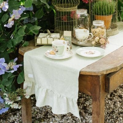 Nuvole di Stoffa Runner con Balza Flower Garden Verde Salvia 50x180 cm