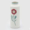 Vaso in ceramica opaca bianca EDG con fiore rosso in rilievo, altezza 26 cm e diametro 10 cm, perfetto per decorazioni minimal e raffinate.