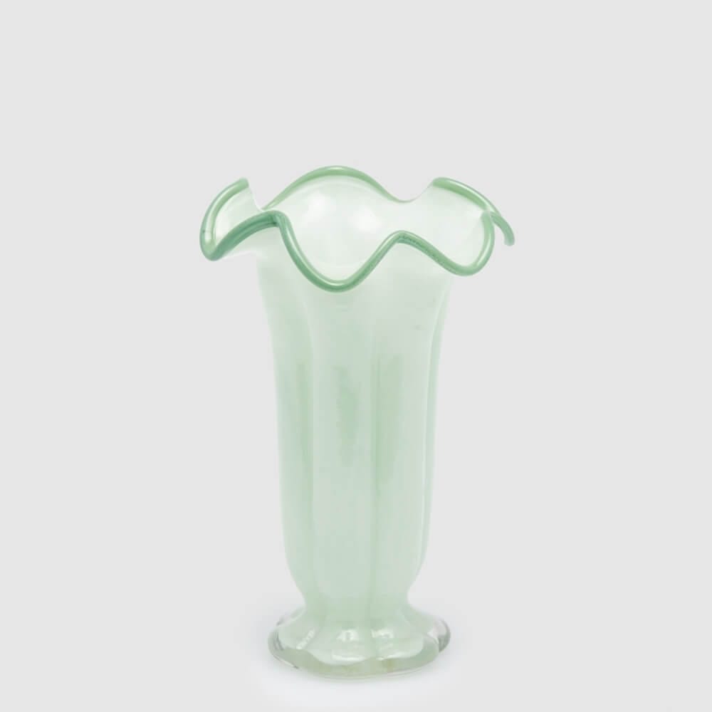 EDG Vaso Campanula in vetro verde H 25 cm 2 Vaso in vetro verde con design a campanula e bordo ondulato rifinito, altezza 25 cm.