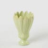 Vaso in ceramica verde con dettagli fogliati in rilievo e bordo sagomato, altezza 21 cm.