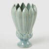 Vaso in ceramica azzurra con dettagli in rilievo a forma di foglie e bordo sagomato, altezza 26,5 cm.