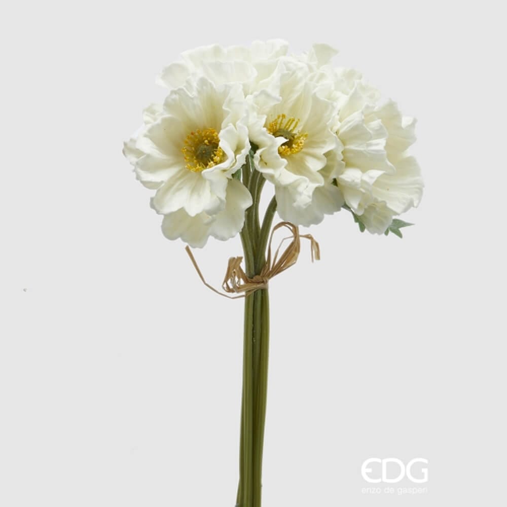 Bouquet di papaveri bianchi artificiali con foglie verdi, legato con un elegante filo naturale.