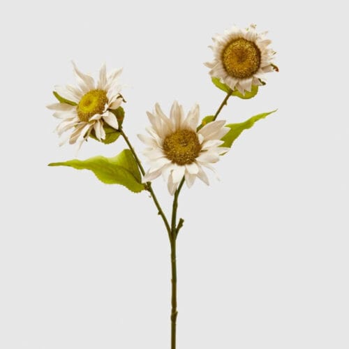 Ramo decorativo con tre girasoli in plastica, petali color avorio, foglie verdi realistiche, e stelo sottile.