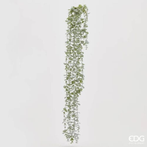 Ramo pendente di eucalipto decorativo con foglie verdi realistiche, ideale per decorazioni d'interni.