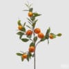 Ramo decorativo con arance artificiali e foglie verdi dettagliate, H95 cm.