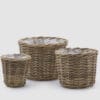 Cesto rotondo in vimini naturale con rivestimento interno in plastica trasparente, disponibile in tre dimensioni.