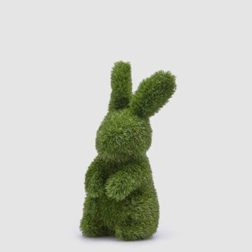 Decorazione da giardino a forma di coniglio realizzata con erba sintetica verde, resistente all'acqua e anti-UV.