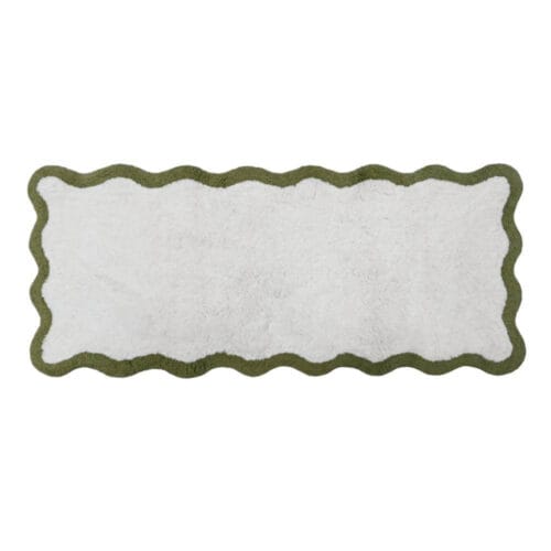 Tappeto da bagno sagomato in cotone bianco con bordo ondulato verde, misura 50x110 cm, design elegante e pratico.