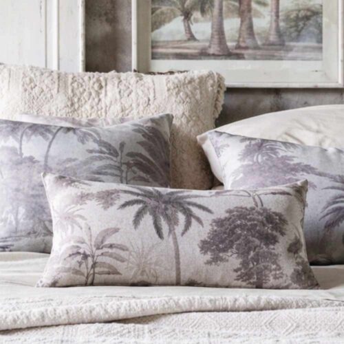 Cuscino rettangolare con stampa paesaggistica in toni neutri, collezione Le Paysage, sfoderabile e lavabile, dimensioni 30 x 45 cm.