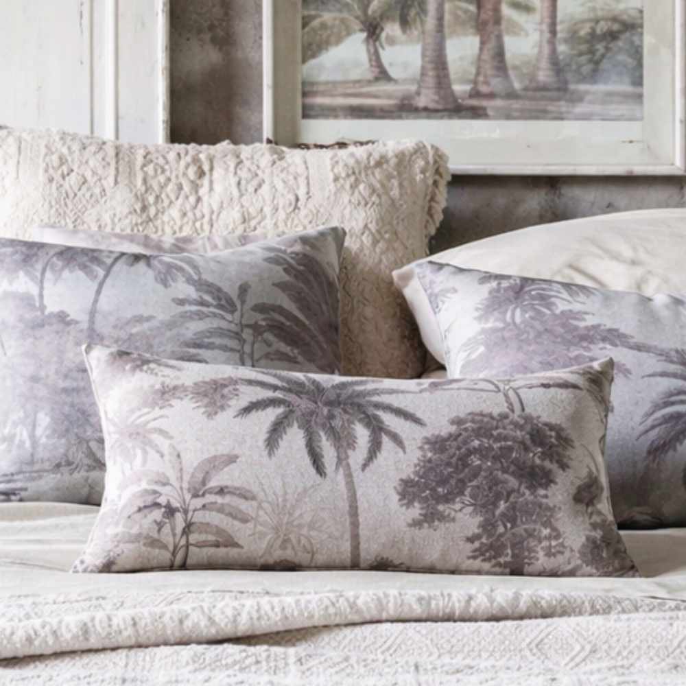 Blanc Mariclò Cuscino Stampato rettangolare Le Paysage 30x45 1 Cuscino rettangolare con stampa paesaggistica in toni neutri, collezione Le Paysage, sfoderabile e lavabile, dimensioni 30 x 45 cm.