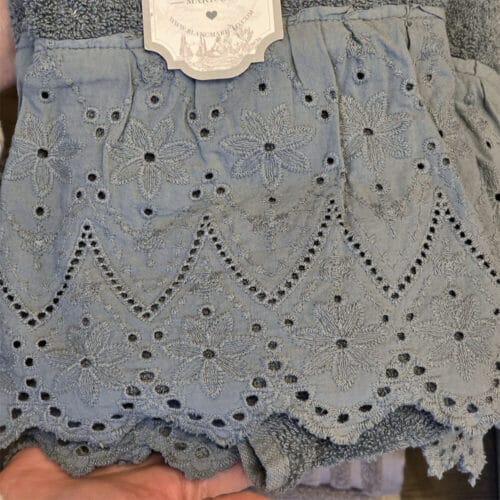 Blanc Mariclò Paire de serviettes à fleurs Sangallo en gris foncé – Image 3