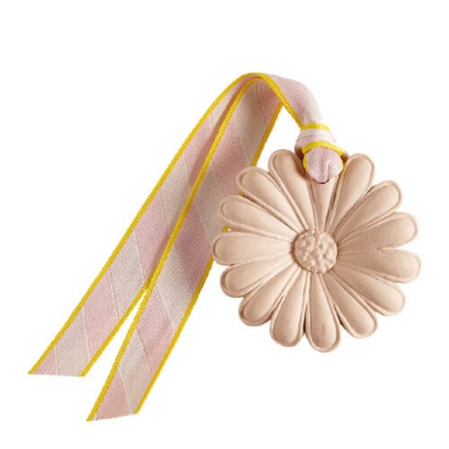 Decorazione profumata Mathilde M. a forma di margherita in gesso rosa, con nastro decorativo rosa e giallo, e fragranza "Perle de Coco".