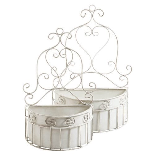 Mezzo vaso da parete in metallo bianco con design romantico e decorativo, perfetto per piante o decorazioni floreali.